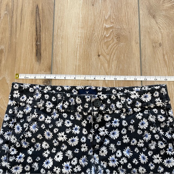 American Eagle Outfitters Floral Short - Picture 6 of 10